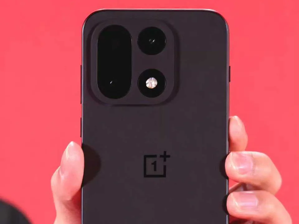 OnePlus 15: дата выхода, цена и характеристики нового флагмана