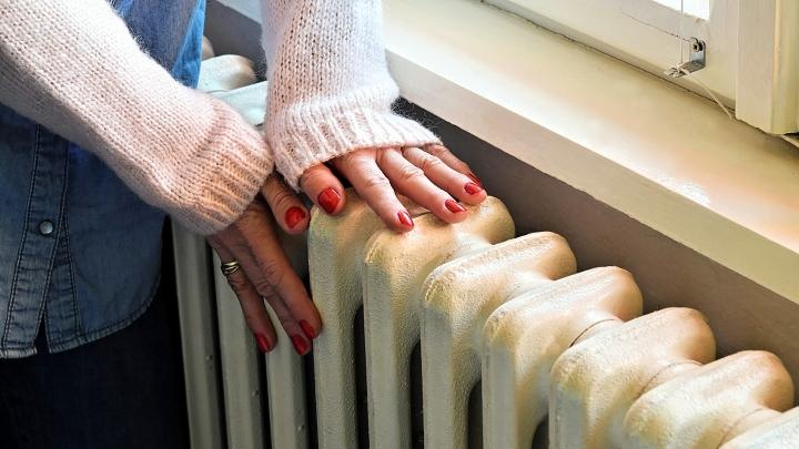 Дали свет, работает отопление, но батареи холодные: причины и что делать