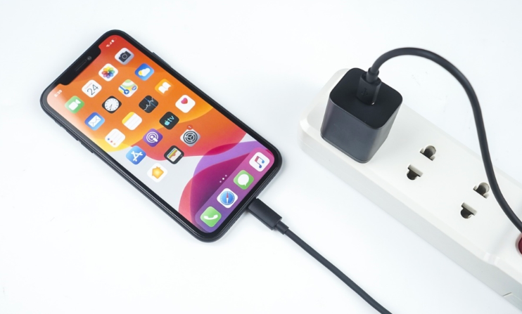Почему смартфон медленно заряжается: причины и решение для Android и iPhone