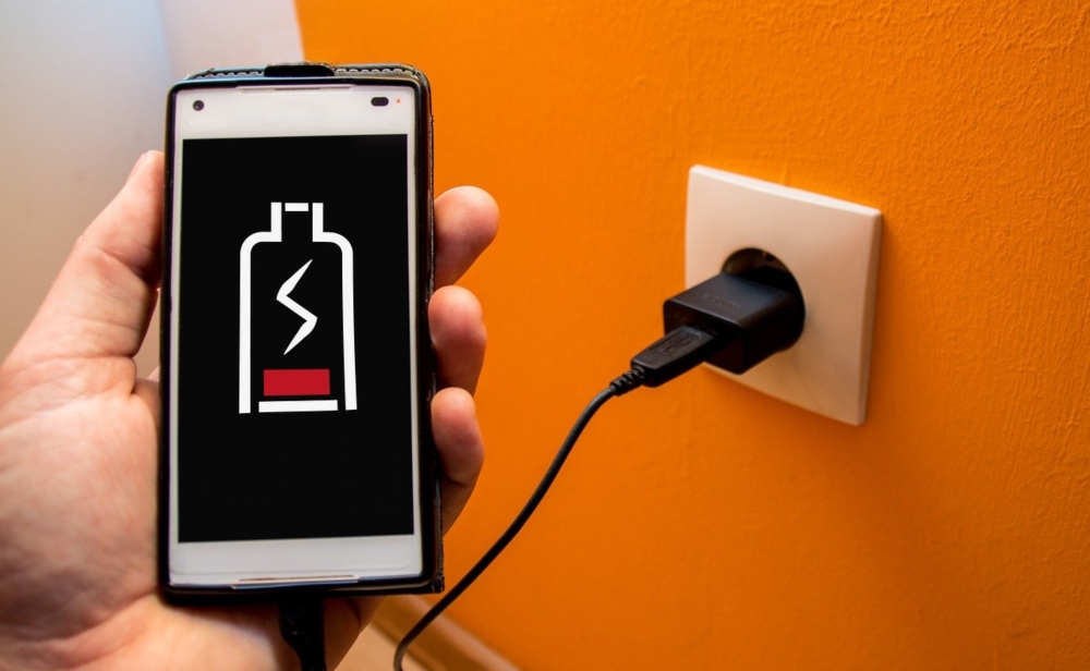 Почему смартфон медленно заряжается: причины и решение для Android и iPhone
