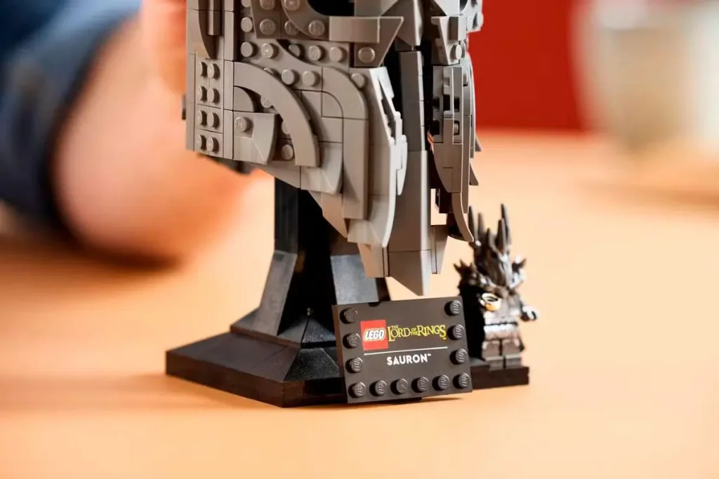 LEGO Sauron Helmet: цена, доступность в Украине и что входит в набор