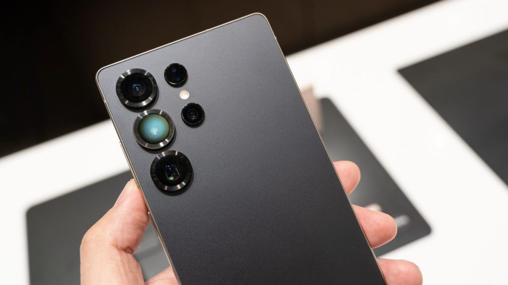 Samsung Galaxy S26 покажут раньше срока: названа дата презентации