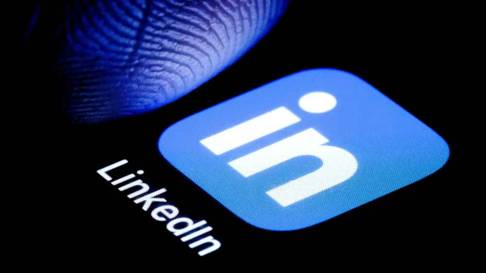 Как LinkedIn неожиданно стал главной соцсетью для слежки за бывшими и что такое цифровой сталкинг: советы по защите