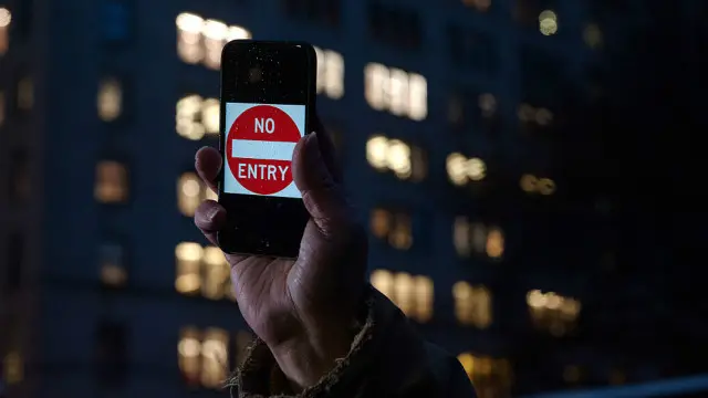 Как распознать взлом телефона и защитить данные: инструкция