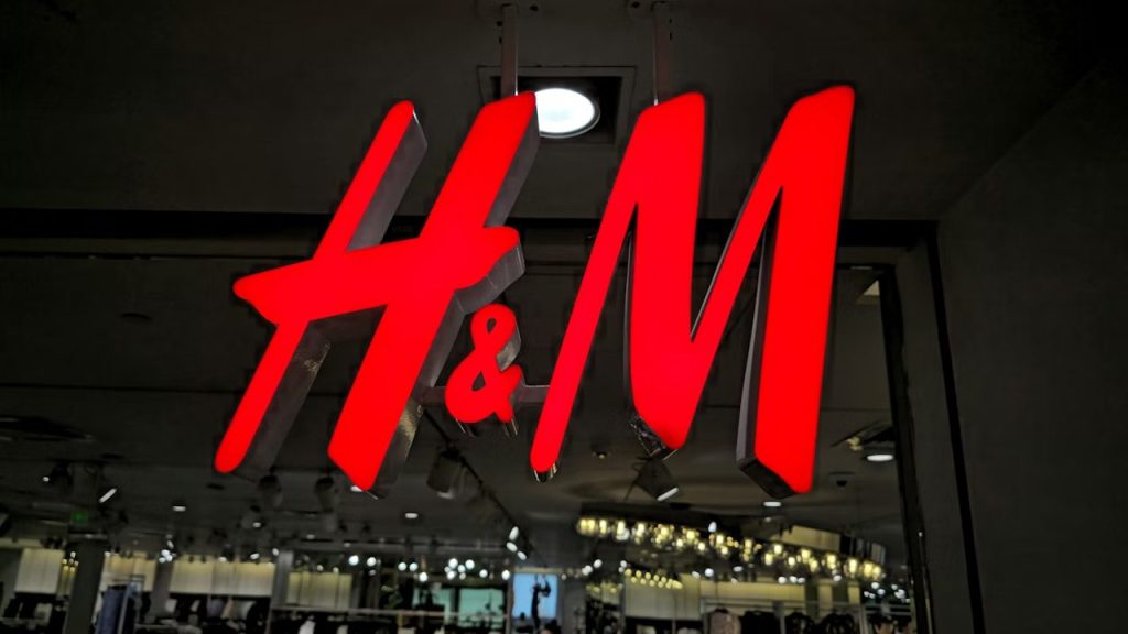 Онлайн-магазин H&M заработал в Украине: детали запуска