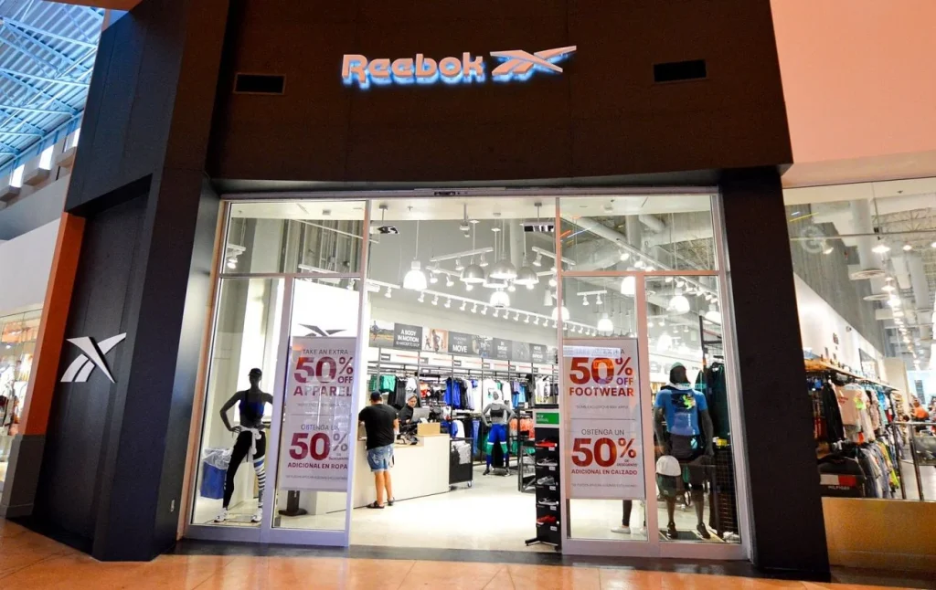 Reebok уходит из Украины: причина, сроки, когда закроются магазины и что будет с брендом