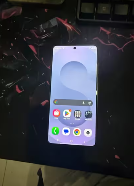 Samsung Galaxy S26: первые живые фото, характеристики, дата релиза и цена в Украине