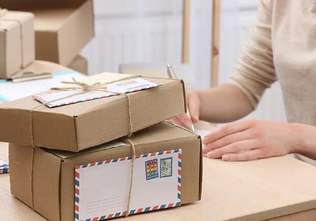 Посылки "Укрпочты" можно будет получать в кафе и на АЗС: что изменится для клиентов