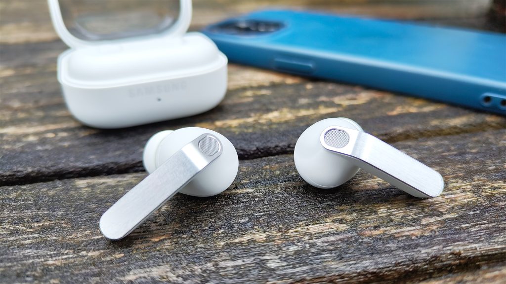Galaxy Buds4 Pro против старых Buds: что изменилось в дизайне, звуке и функциях, характеристики и цена в Украине 