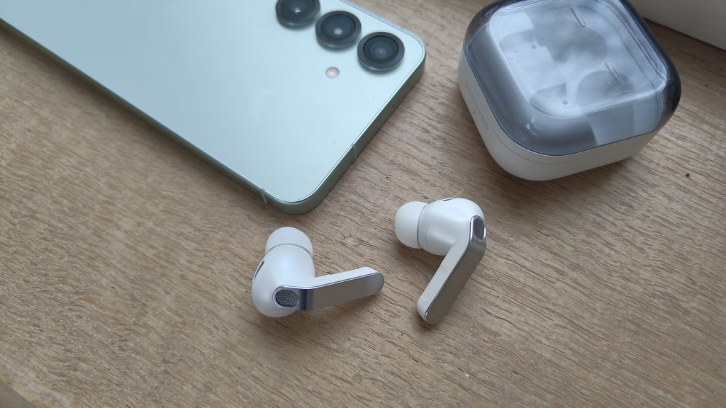 Galaxy Buds4 Pro против старых Buds: что изменилось в дизайне, звуке и функциях, характеристики и цена в Украине 