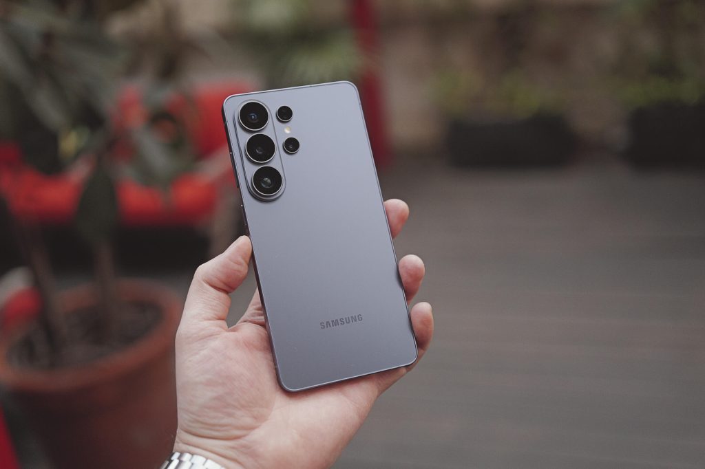 Galaxy S26 Ultra обрезает фото при макросъемке: причина, готовит ли Samsung исправление
