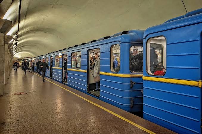 Проезд в Киеве подорожал: сколько стоит в метро, автобусе, трамвае, троллейбусе 2026, как сэкономить