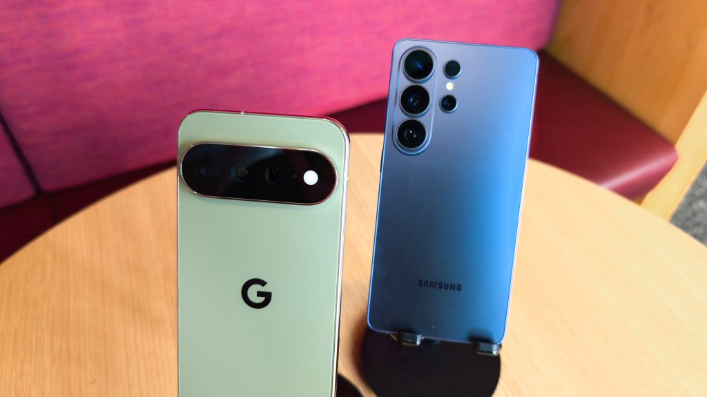 Pixel 11 Pro или Galaxy S26: сравнение камер, батареи и цен в Украине, что лучше купить